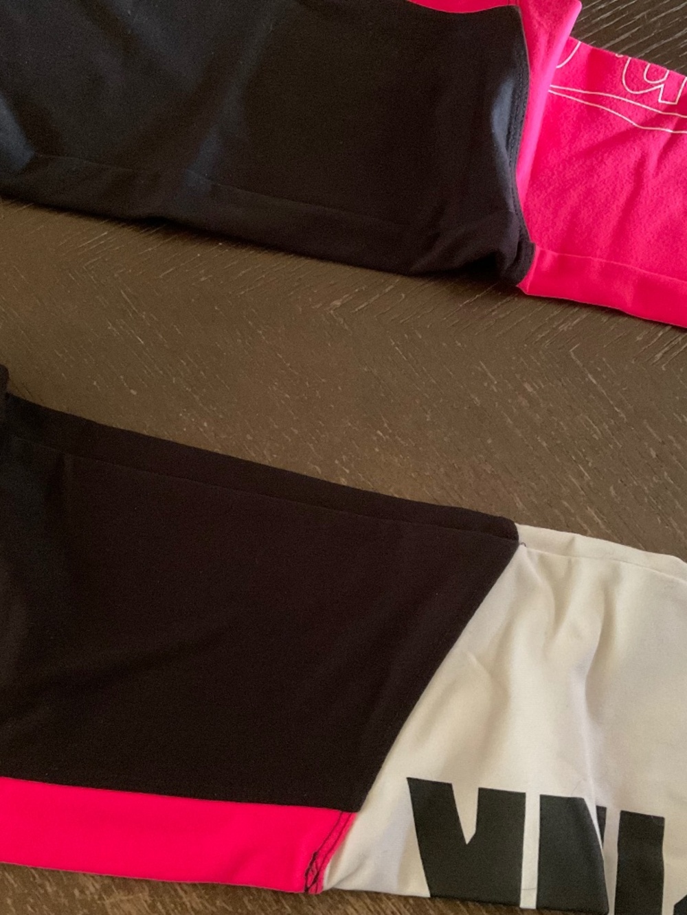 VICTORIA SECRET PINK YOGA LEGGINGS  SIZE  M .. NEW NO TAGS